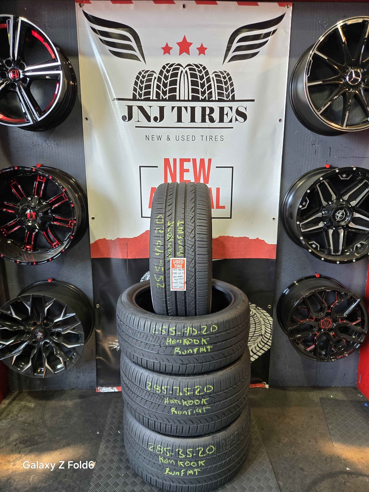 ??255/40R20 and 285/35R20 set staggered. Brand: Hankook runflat 