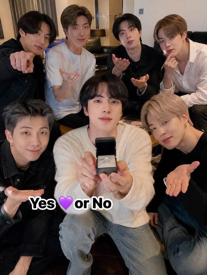 視線奪う赤レザージャケット！BTS・Vが魅せる圧巻オーラ＆優しい口調の