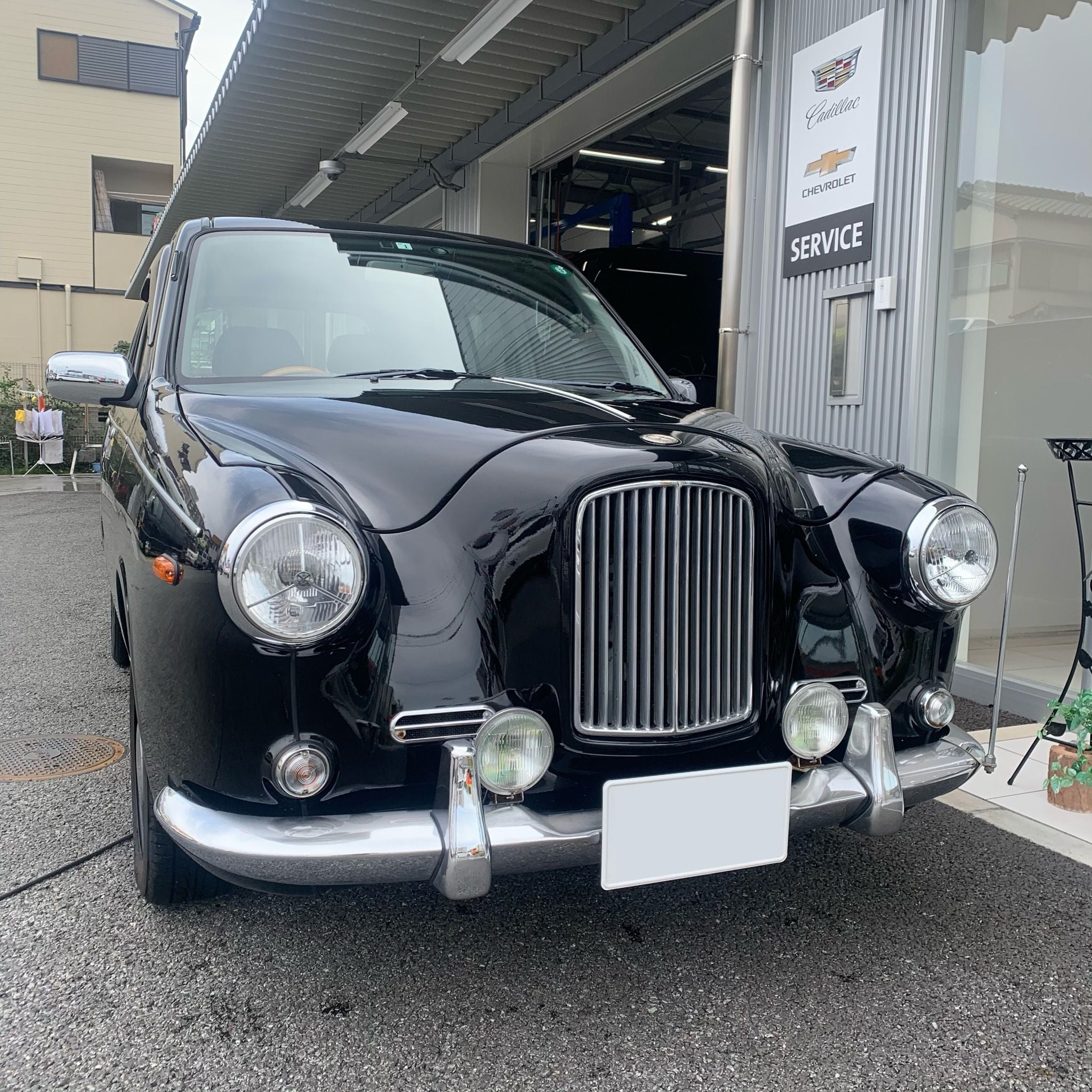 Mitsuoka Yuga” 今日はレアなミツオカ・ユーガが入庫していました 