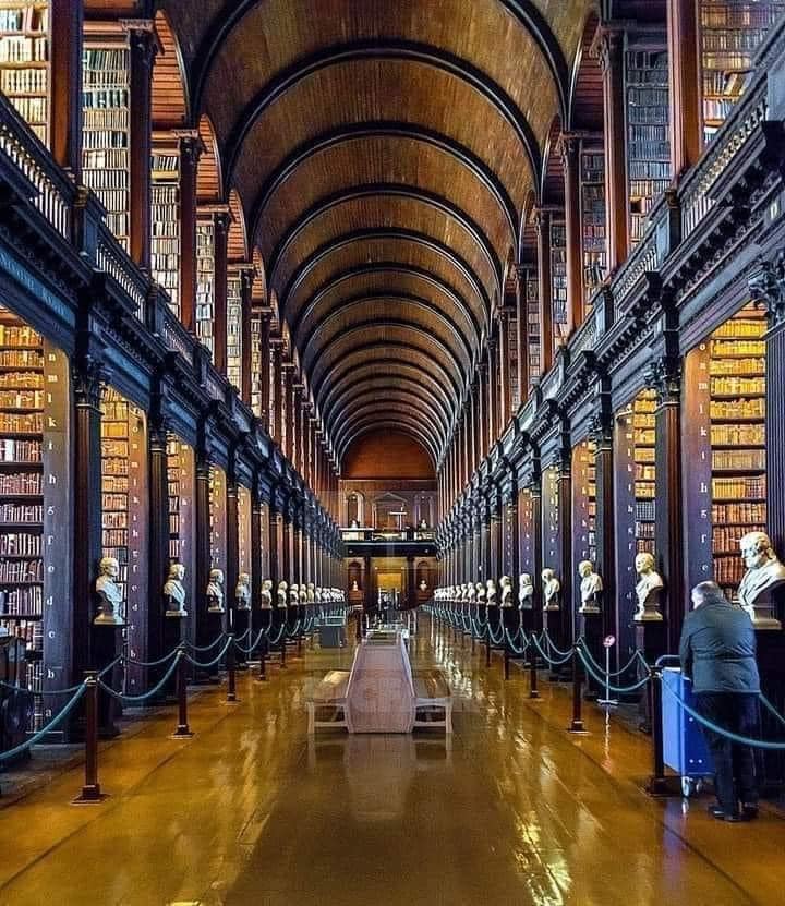 Amazing World Pictures 2 | 🇮🇪 Trinity College Library in Dublin is one ...