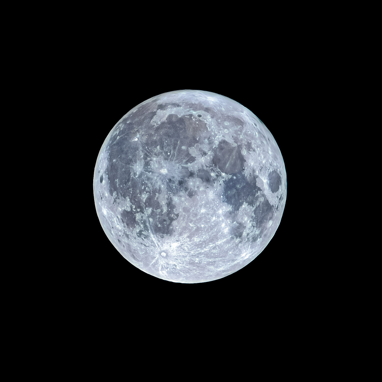 Super blue moon image processed with Autostakkert and Pixinsight