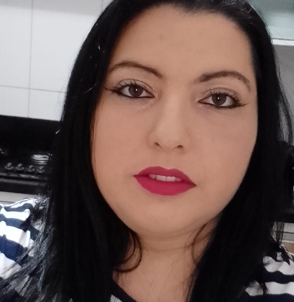 Leeh Lima - Leeh Lima added a new photo — with Larissa...