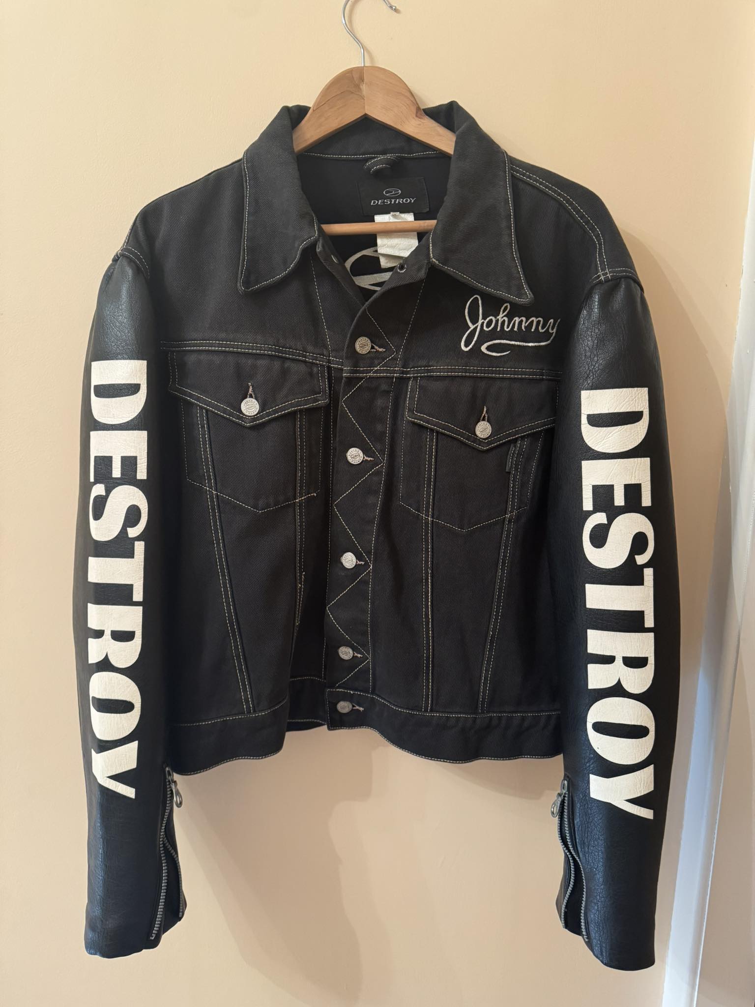 FOR SALE) 90s Destroy jacket in a size XL great condition dm me