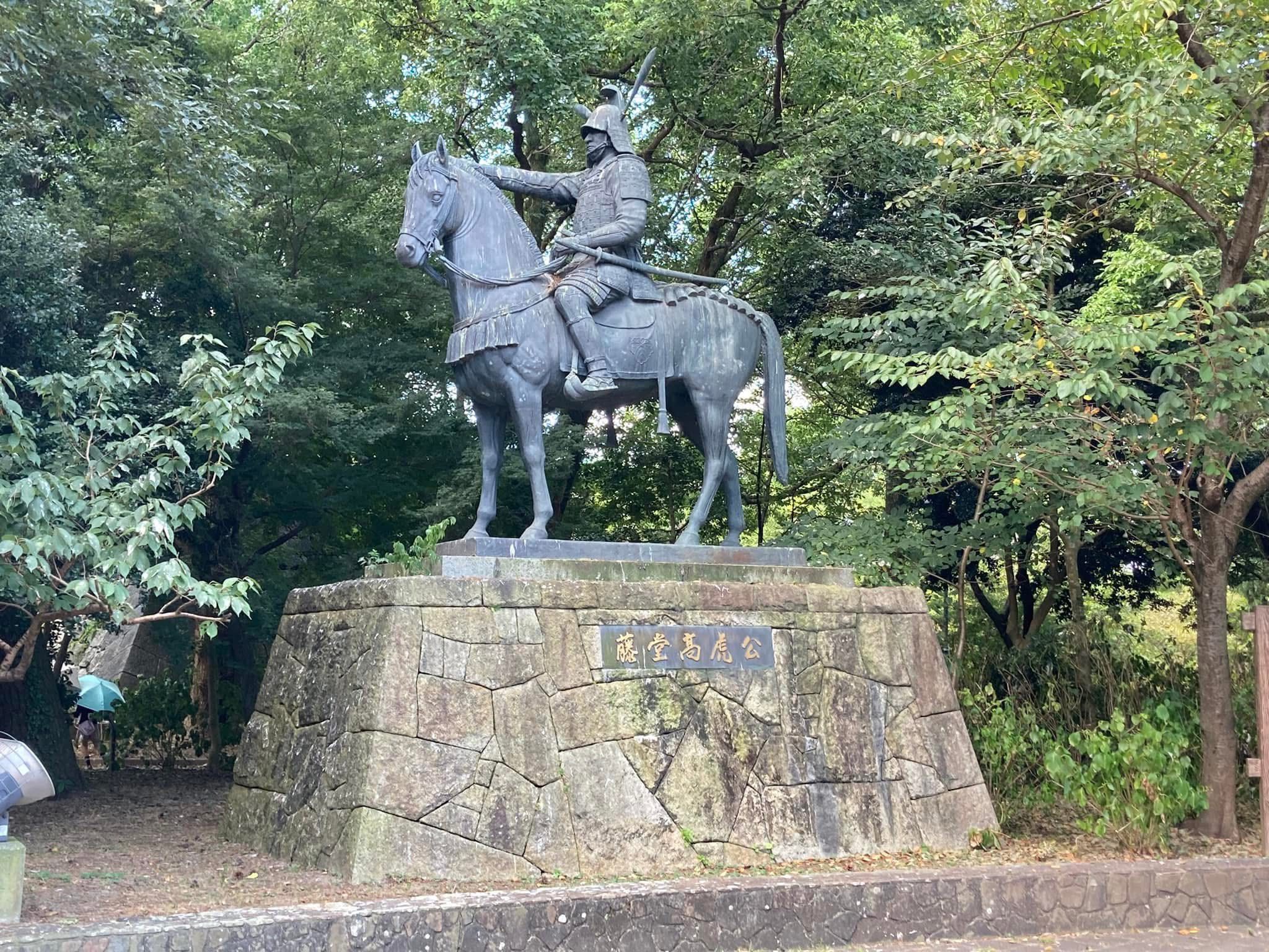 三重県の津城と滋賀県犬上郡甲良町の在市高虎公園の藤堂高虎像、身長