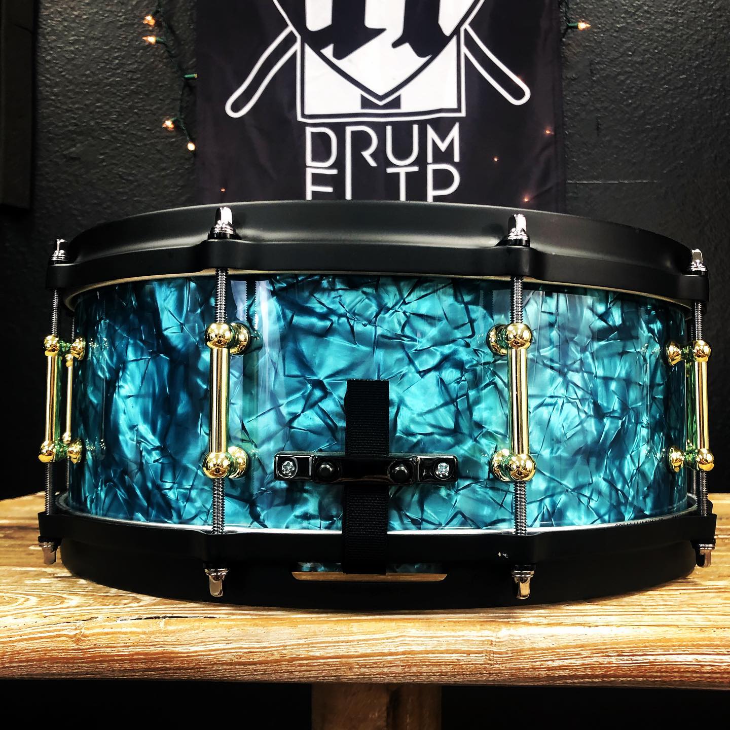 $495 SJC Custom Drums 14x5.5” 6ply maple Turquoise ripple snare 