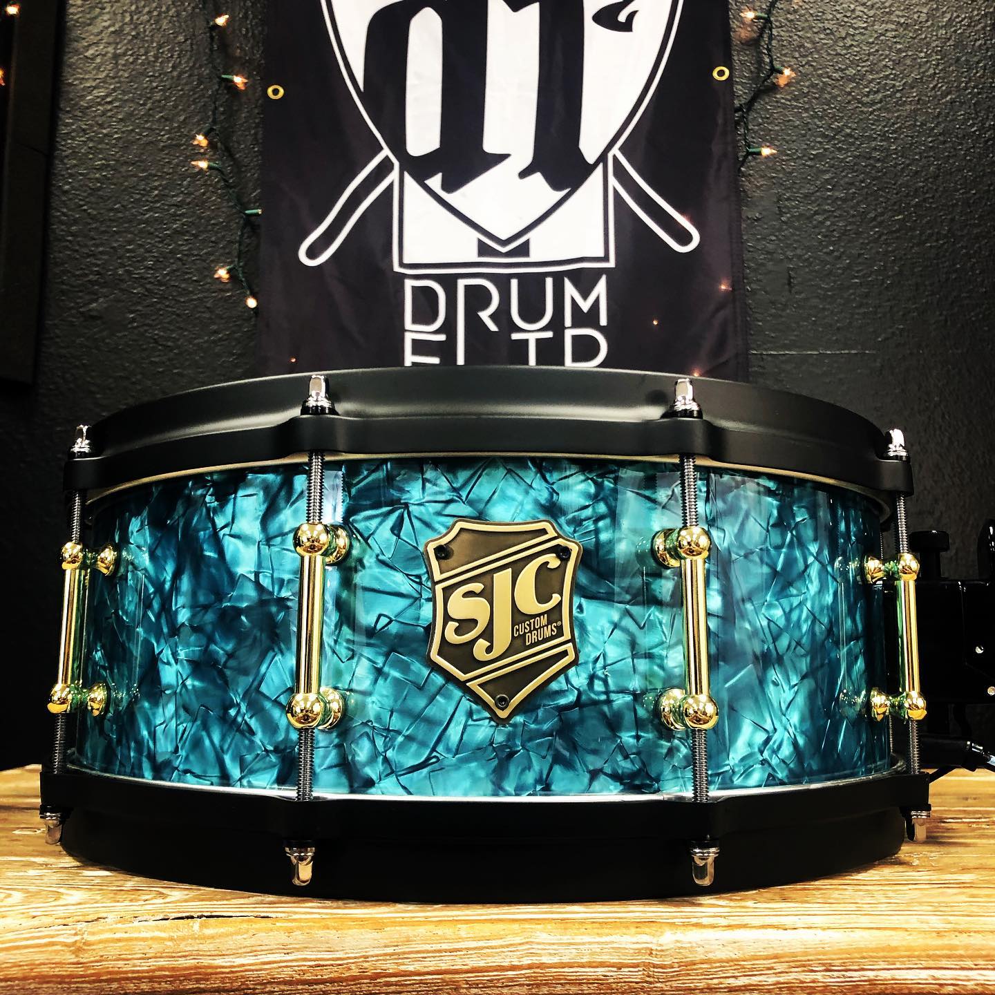 $495 SJC Custom Drums 14x5.5” 6ply maple Turquoise ripple snare 
