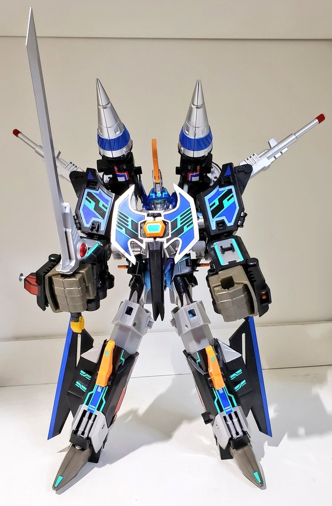 Good Smile Company - DX Full Powered Gridman Initial Fighter