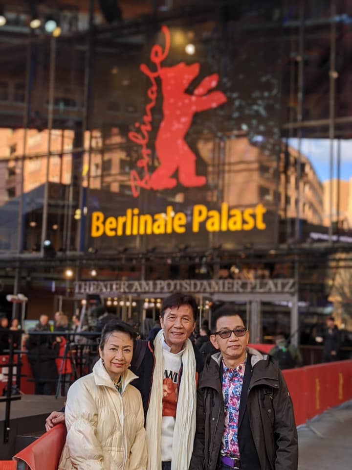 太保哥終於到埗，這是他人生首次踏足柏林。導演立刻率領 #叔叔... - 叔 • 叔 Suk Suk the Movie | Facebook