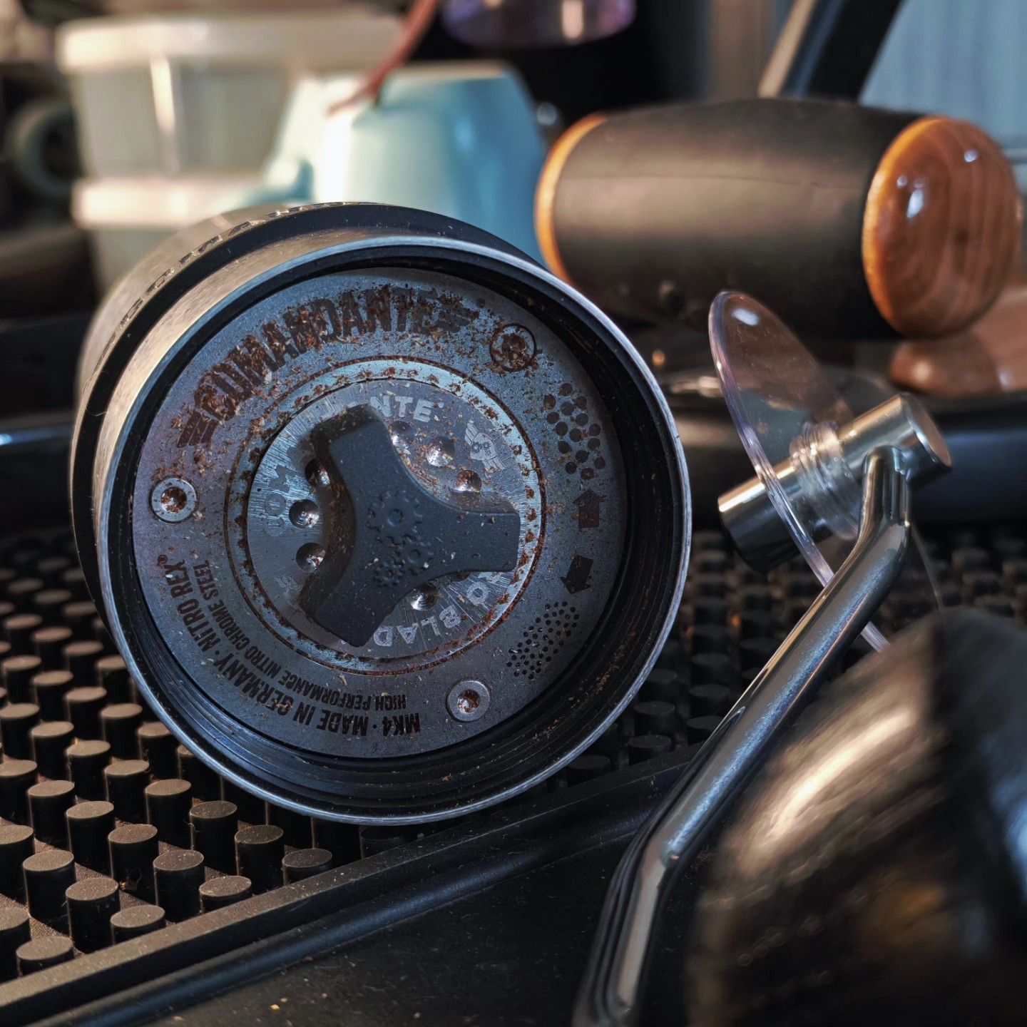 New but old. The standard burr inside a new beautiful and solid 