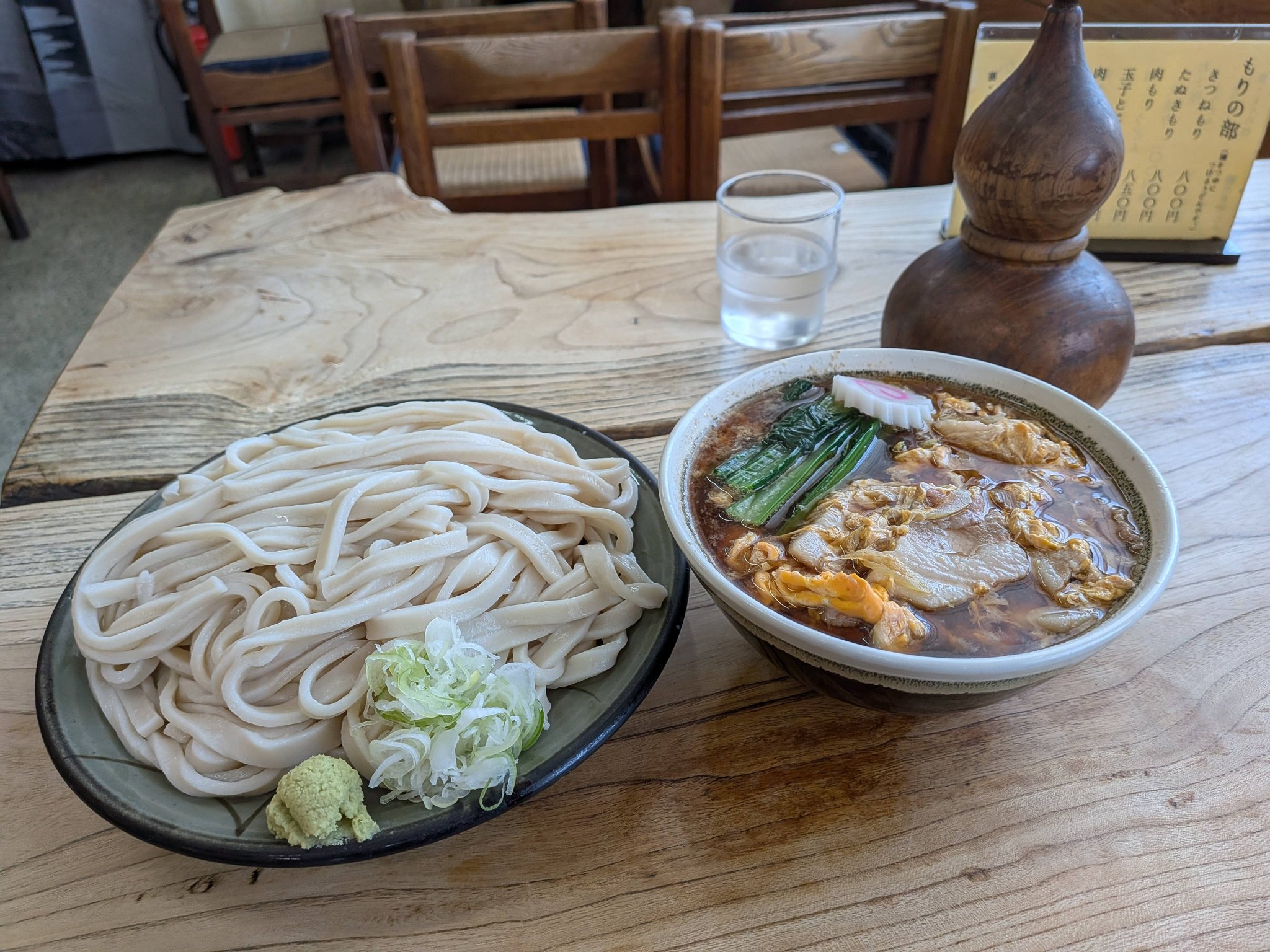 木曜日の朝10:30、笠幡の大助うどんさんで朝食。 大変久しぶり。 肉 