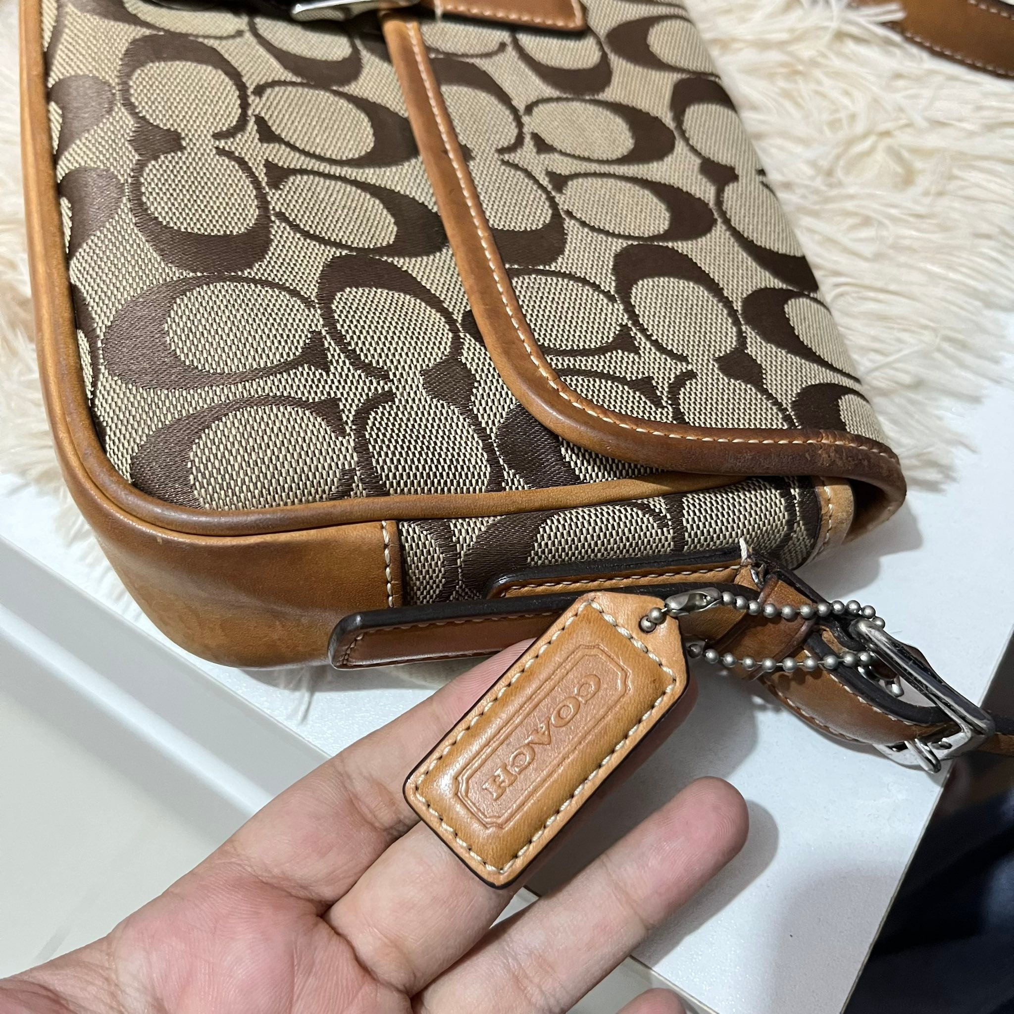 COACH Signature Canvas Shoulder Bag ?✨ Serial number: IOJ-6095 