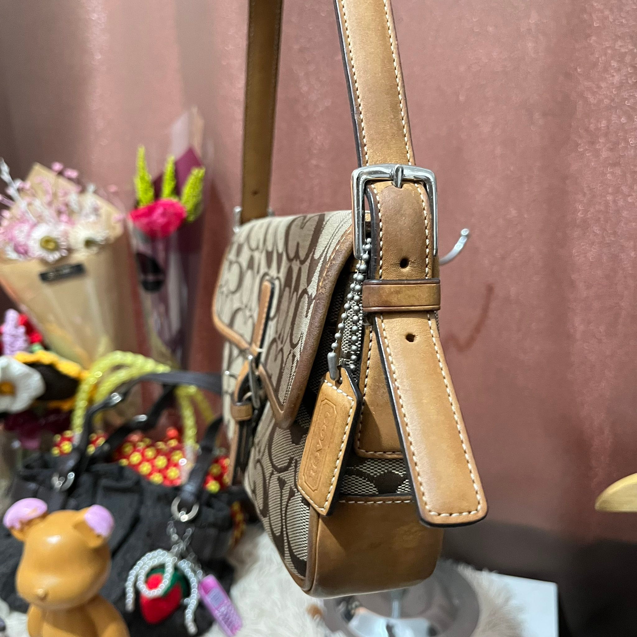 COACH Signature Canvas Shoulder Bag ?✨ Serial number: IOJ-6095 