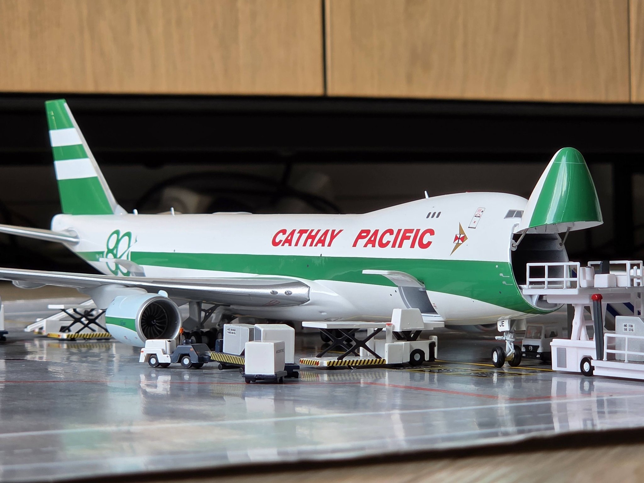 JC Wings Cathay Pacific 747-8F model review