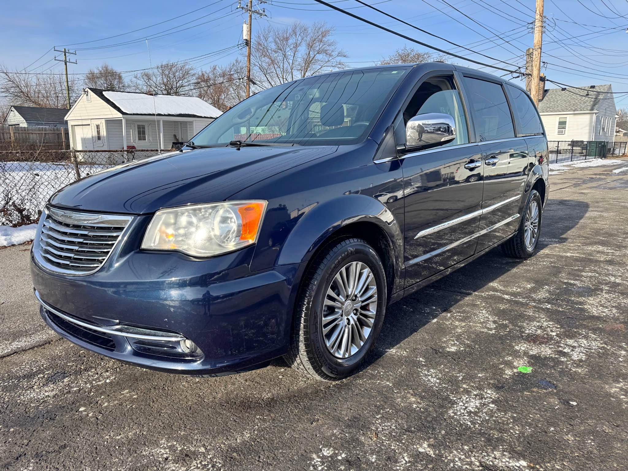 Elegant 2013 Chrysler Town Country Limited Photos