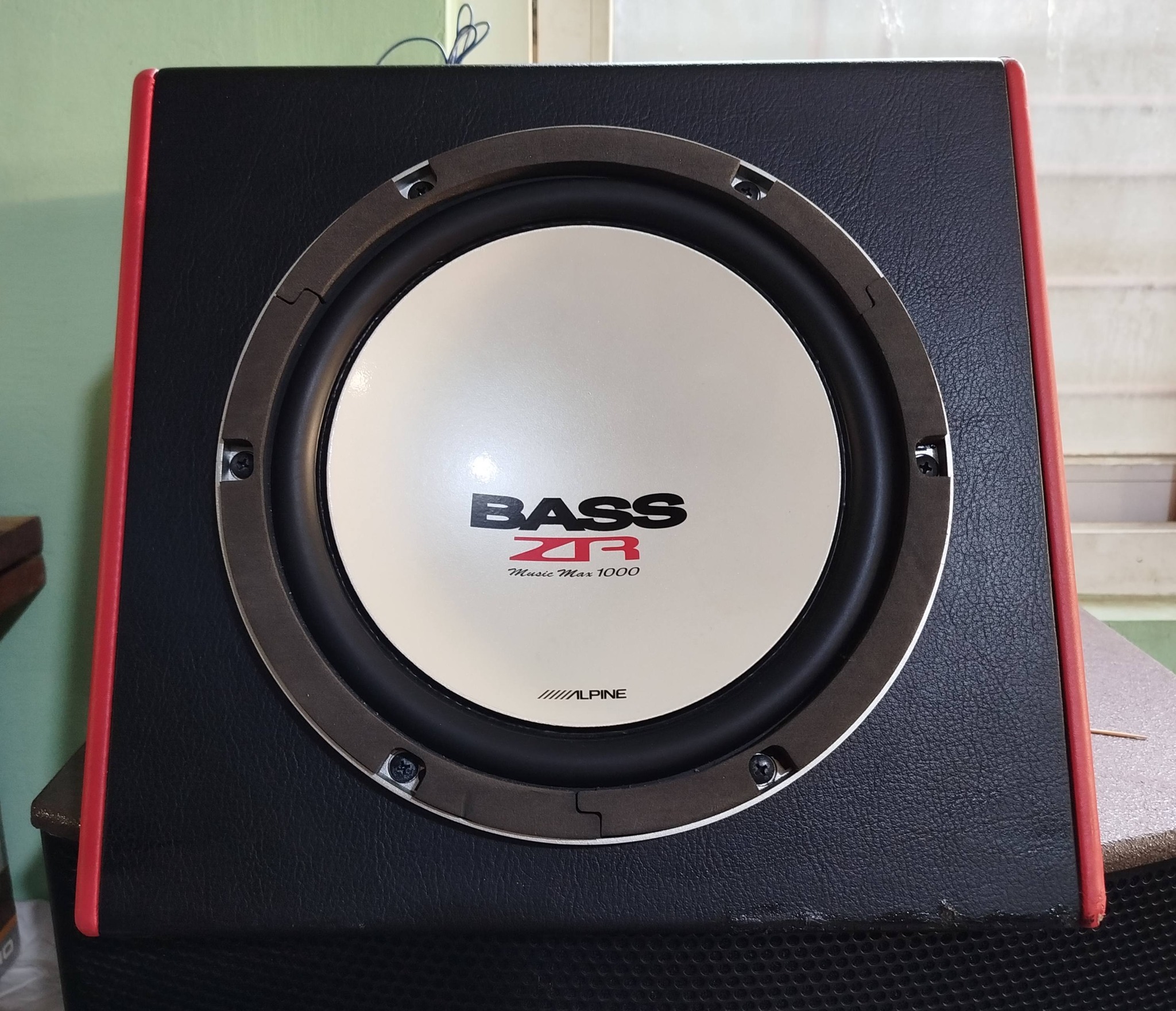 ALPINE MRV-F409 SPECIAL EDITION 10 INCHES WOOFER AND ALPINE V12 PH 