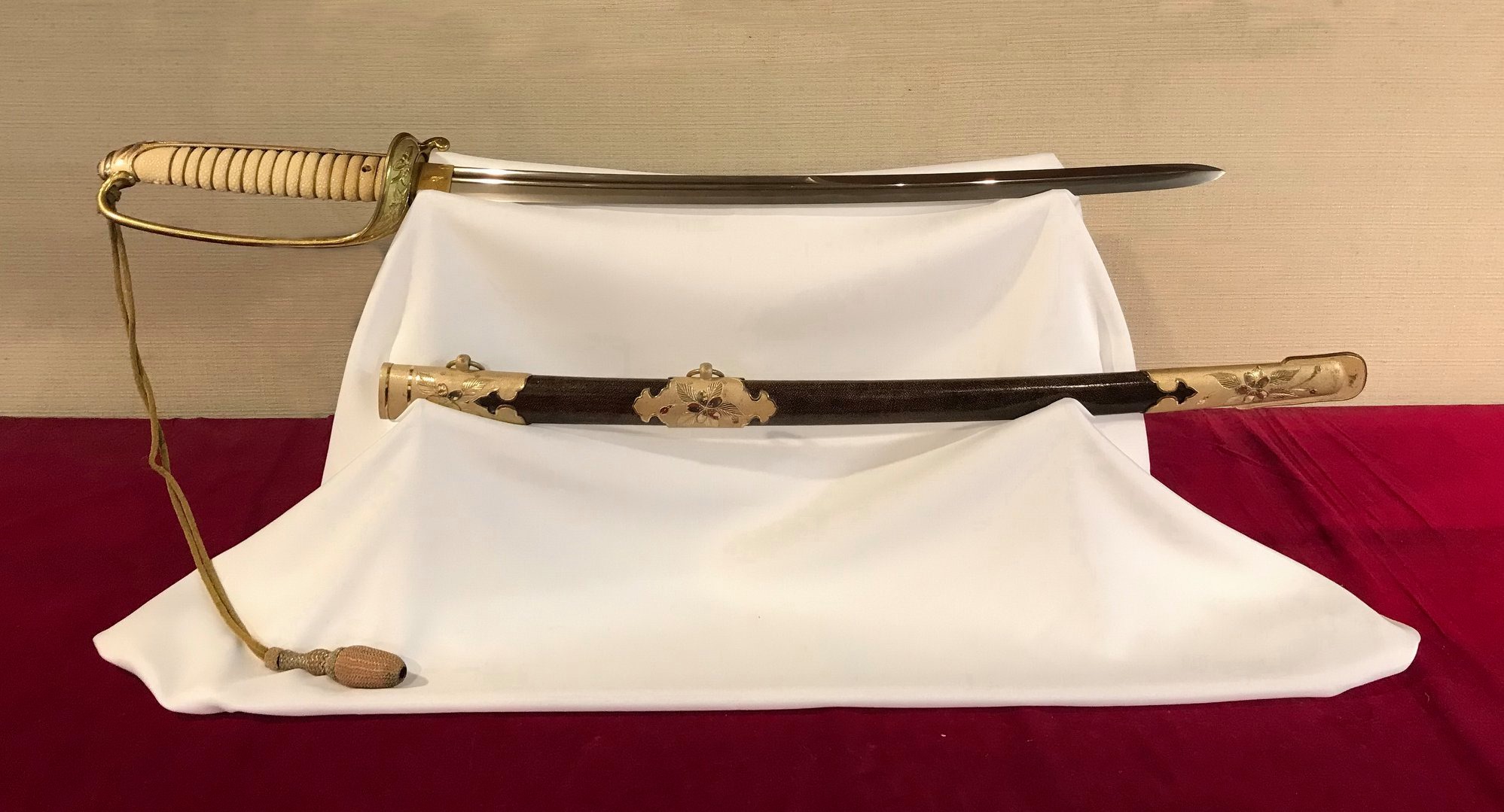 日本刀剣 Japan Sword Co ltd - 皇室御物「小烏丸」(こがらすまる)を模した切先が両刃造りの小太刀に、良質の相鮫を用いた ...