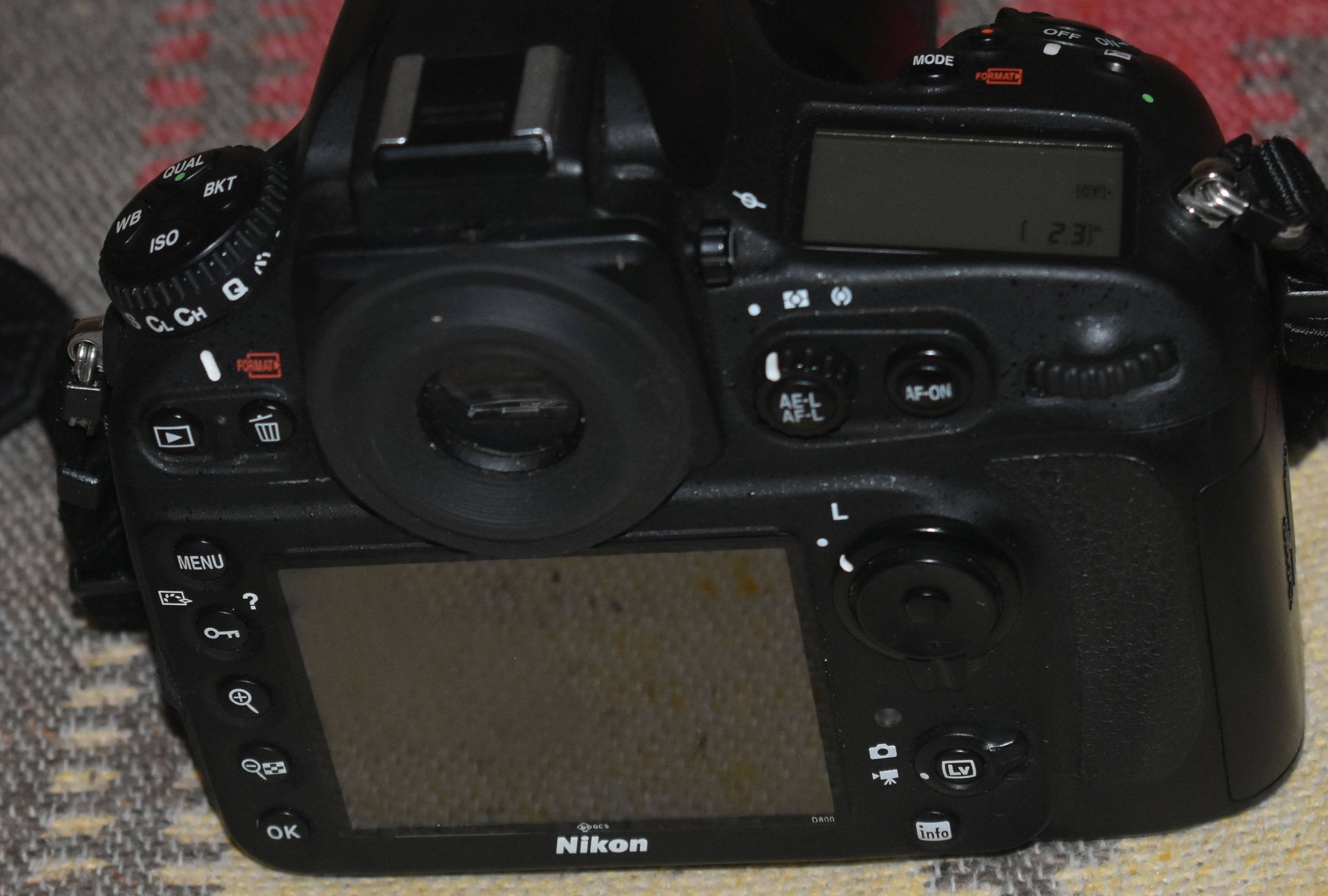 Camera Nikon D800 Shutter. 71k Battery grip : Newmowa 2 Battery 