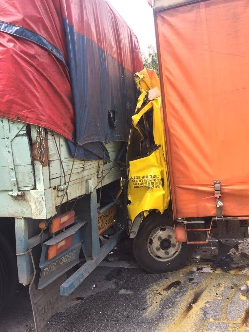 Suara Perak Kemalangan Melibatkan 2 Buah Lori Di Km Facebook