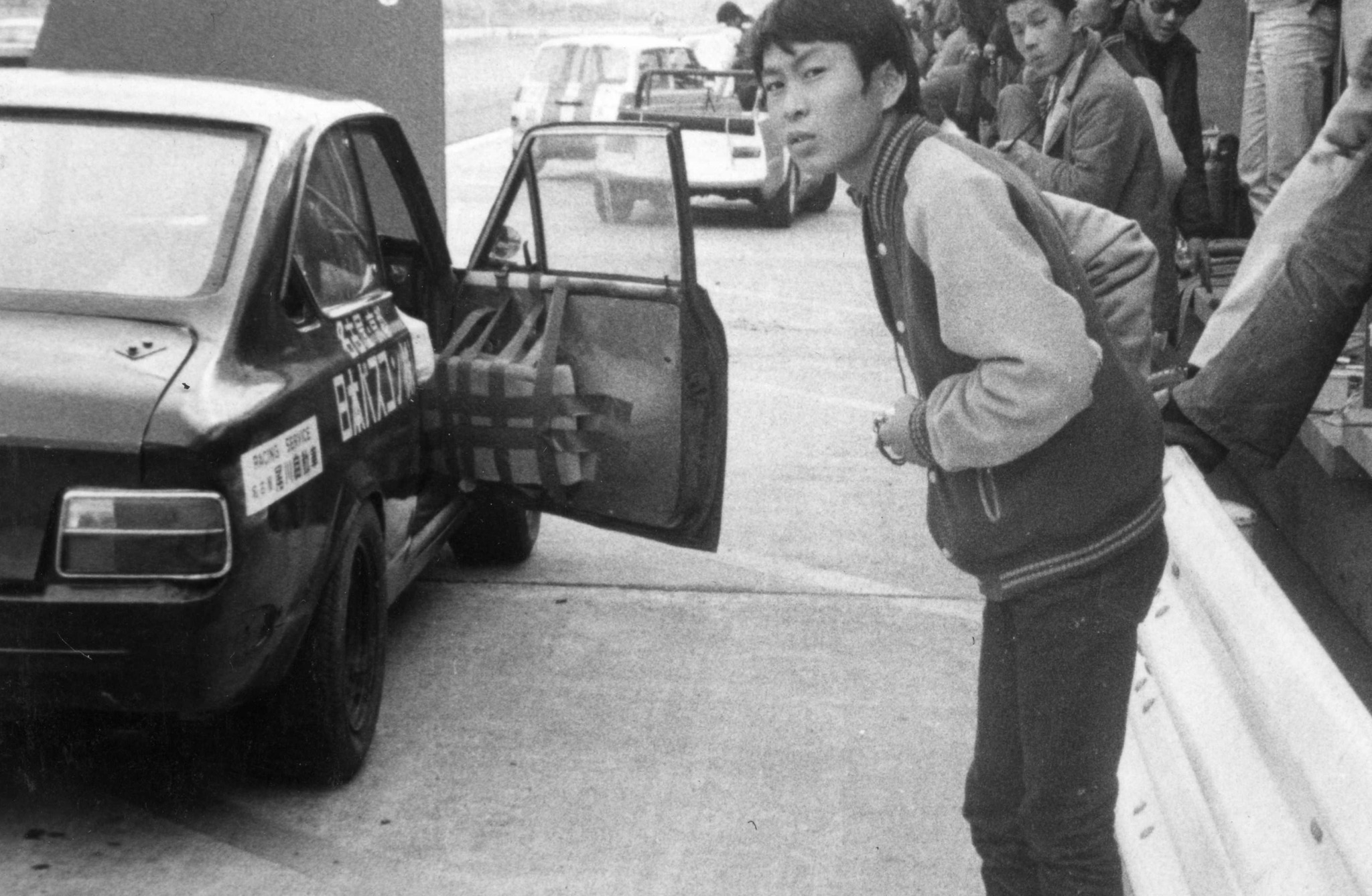 映画『犬神家の一族』(1976)では、舞台が終戦直後の昭和22年に設定され 