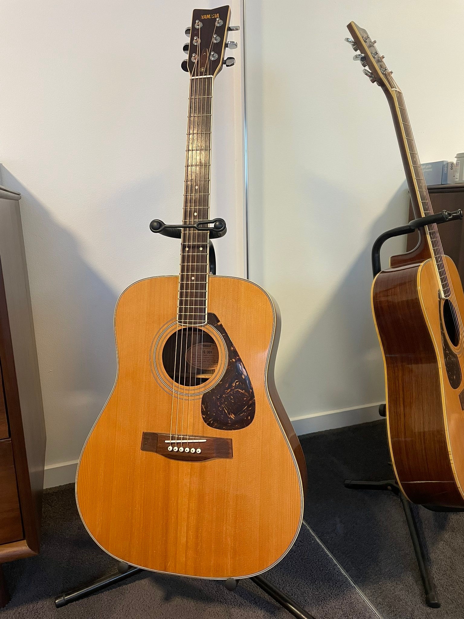 YAMAHA FG-301 YAMAHA FG-301 Guitar with Yamaha Case 3-Piece Back