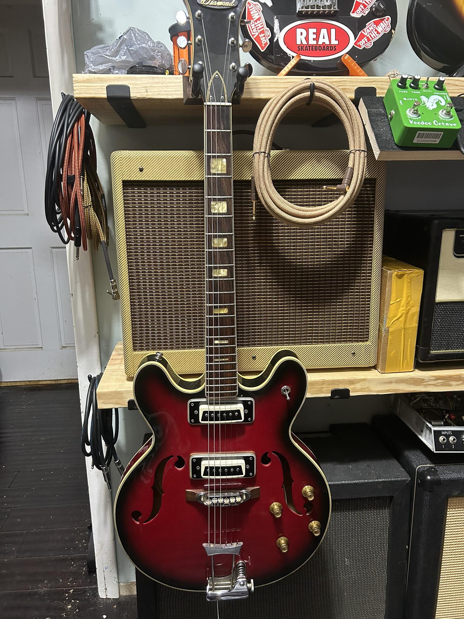 What is the toggle switch on Aria Diamond 1202T guitar?