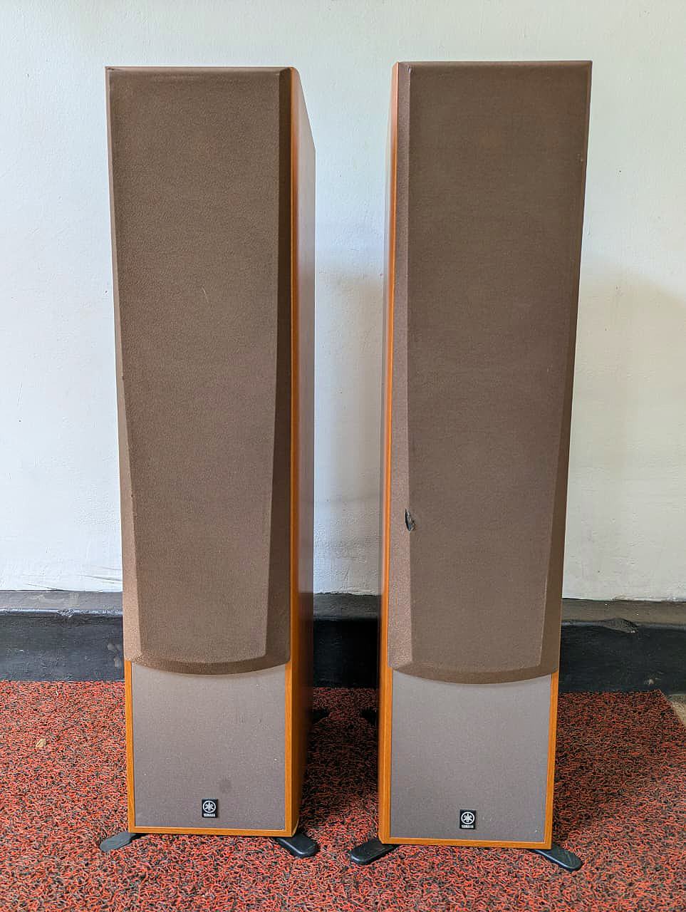 This is a Sony SS-V810AV passive speaker. It is a 3-way speaker