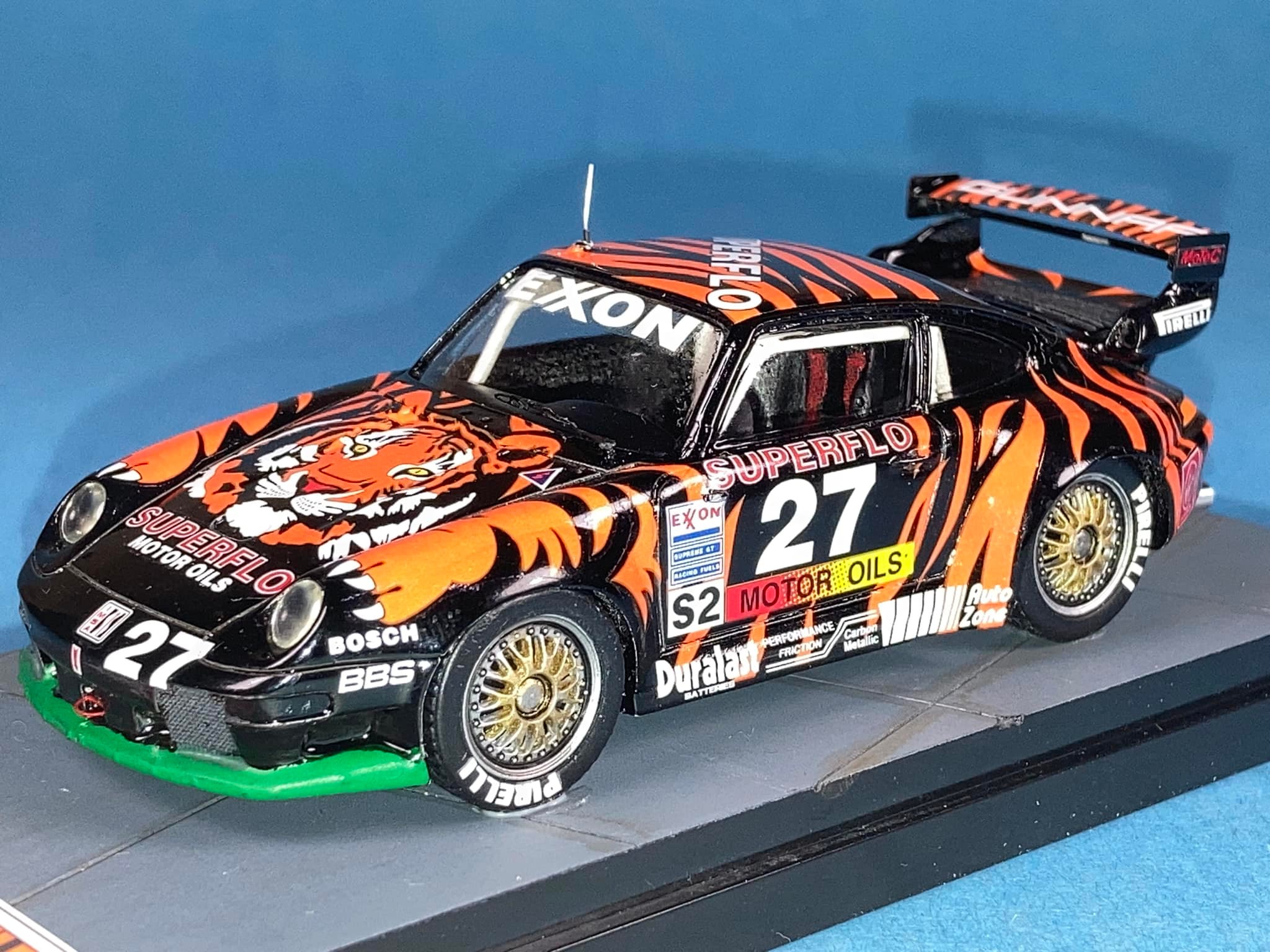 Building a 1/43 Porsche 911 GT2 model kit