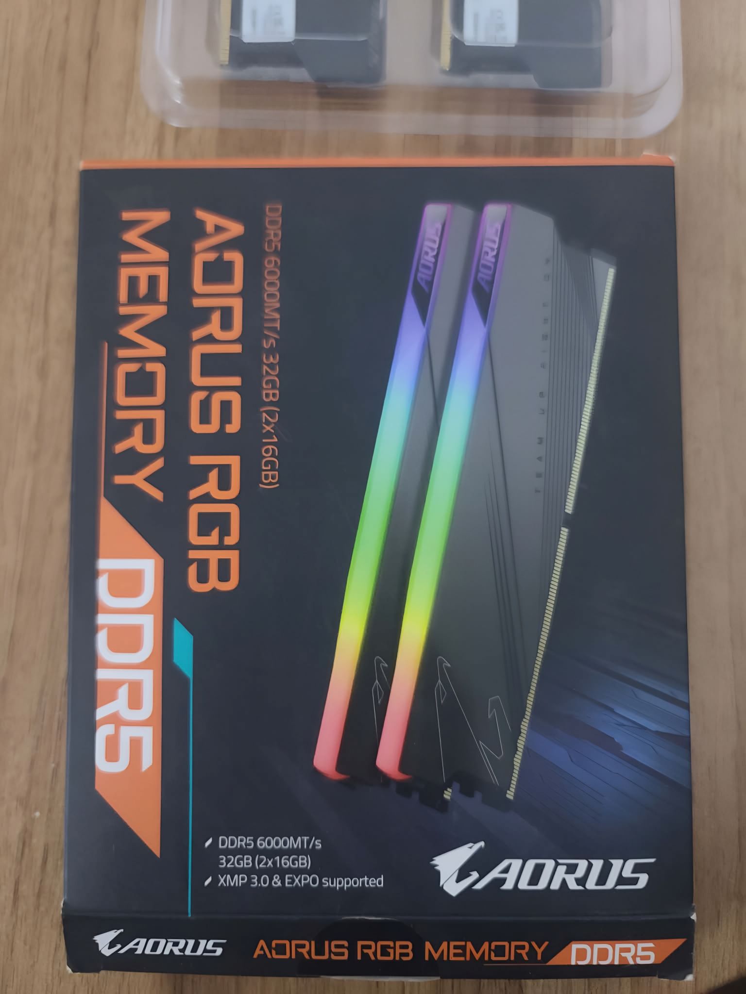 سلامعليكم متوفر عليه عرض السعر 500 الف فقط Aorus RGB DDR5 2x16 32G 