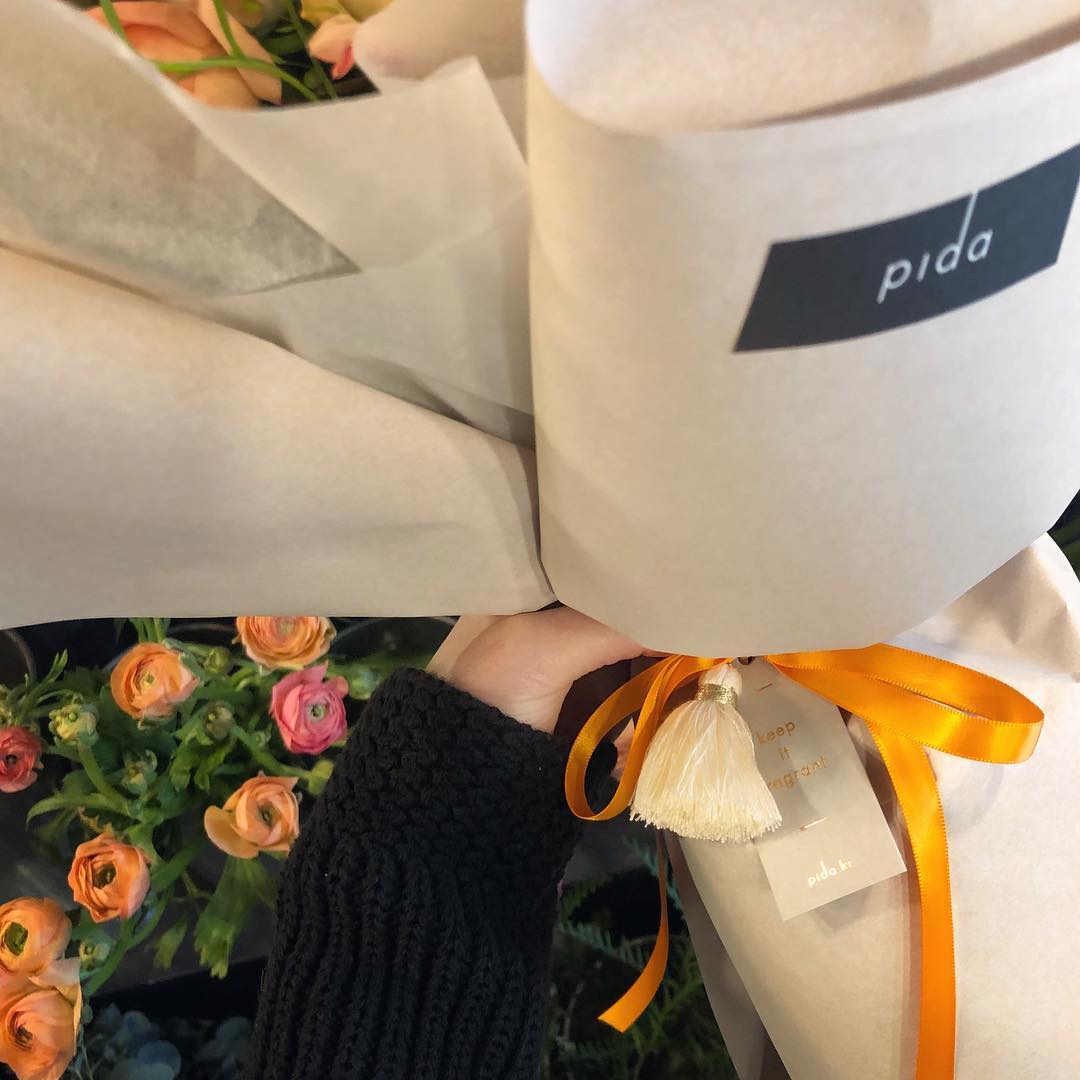 피다 - pida - 리본에 귀요미 태슬 장식 🧡 . . . . . #pida #피다 #이태원피다... | Facebook
