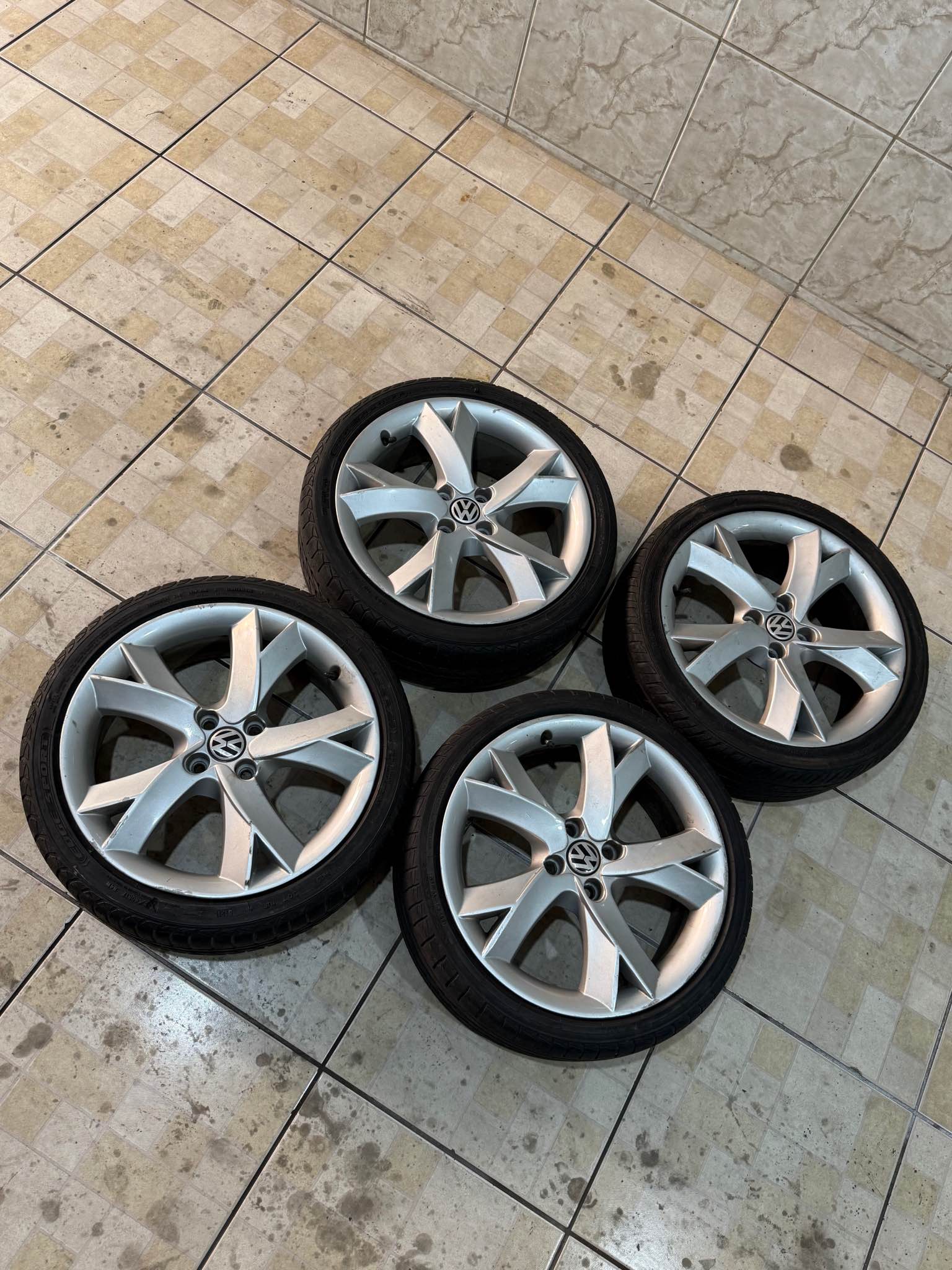 Rodas aro 17 Volkswagen 4 furos - Car Wheels, Tires & Parts - Mauá, São ...