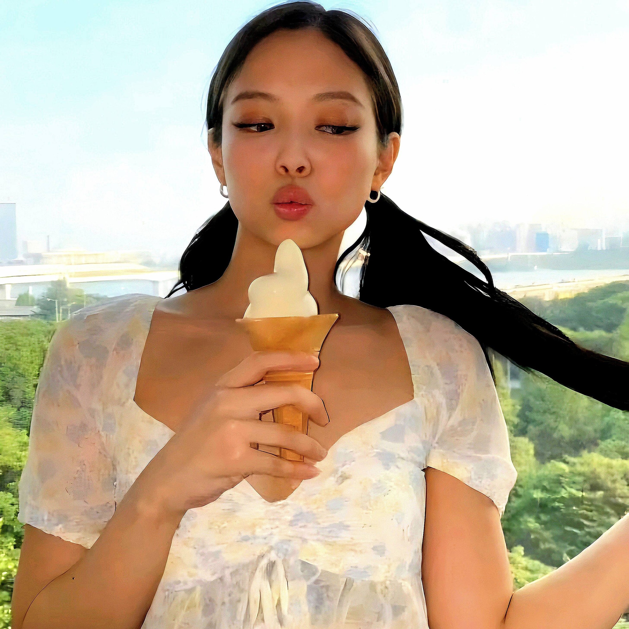 ジェニ JENNIE BLACKPINK タンクトップ Mサイズ Ruby Jennie Ruby Eye
