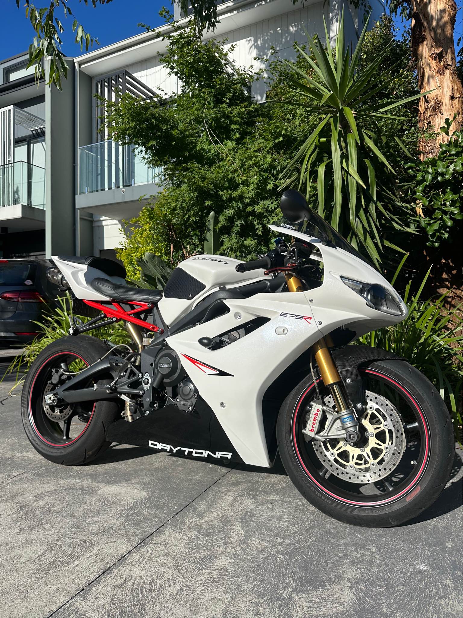 A razor-sharp super sport with race-bred pedigree, the 2013