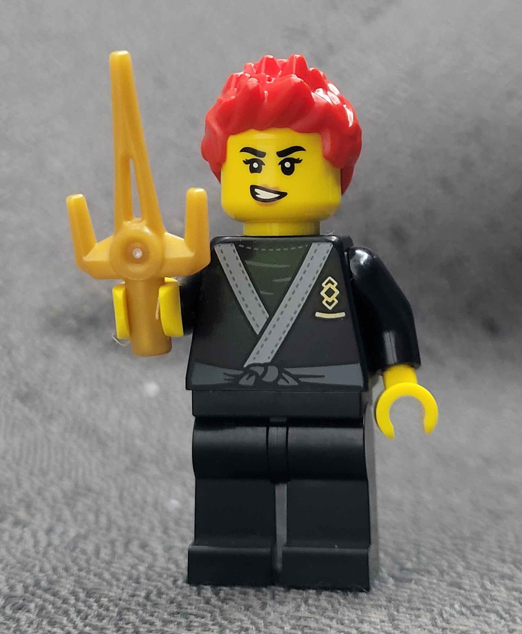 LEGO Ninjago ninja minifigure with pearl gold sai