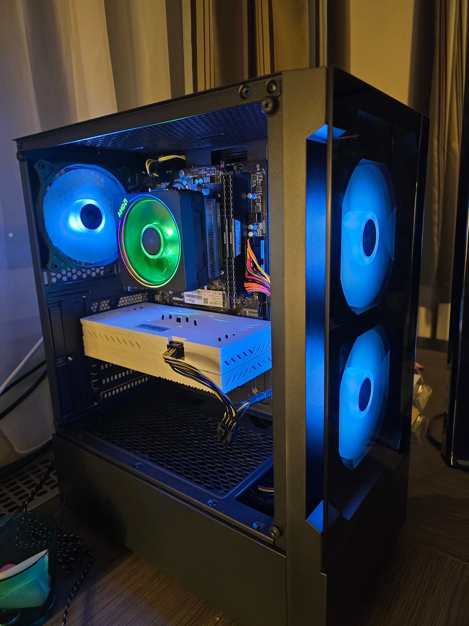Gaming pc with intel core i5 and rx 570 gpu