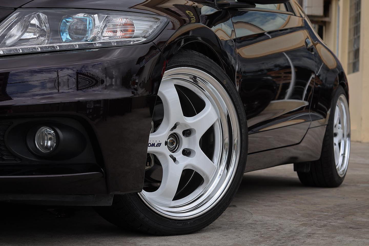 Honda CR-Z ZF2 on Work Meister S1R with Dunlop LM704 rubber. Send