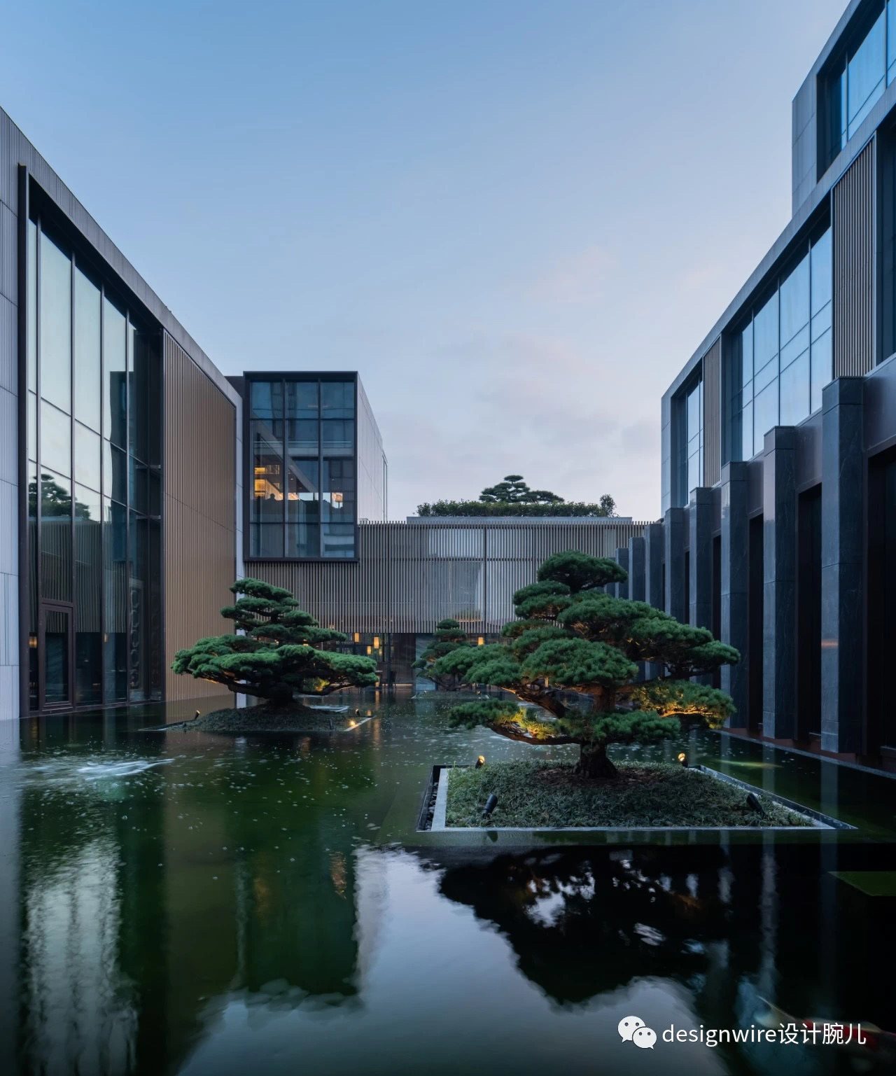 Designwire 设计腕儿 - Park Hyatt ,Suzhou:Gold mantis × HBA.The... | Facebook