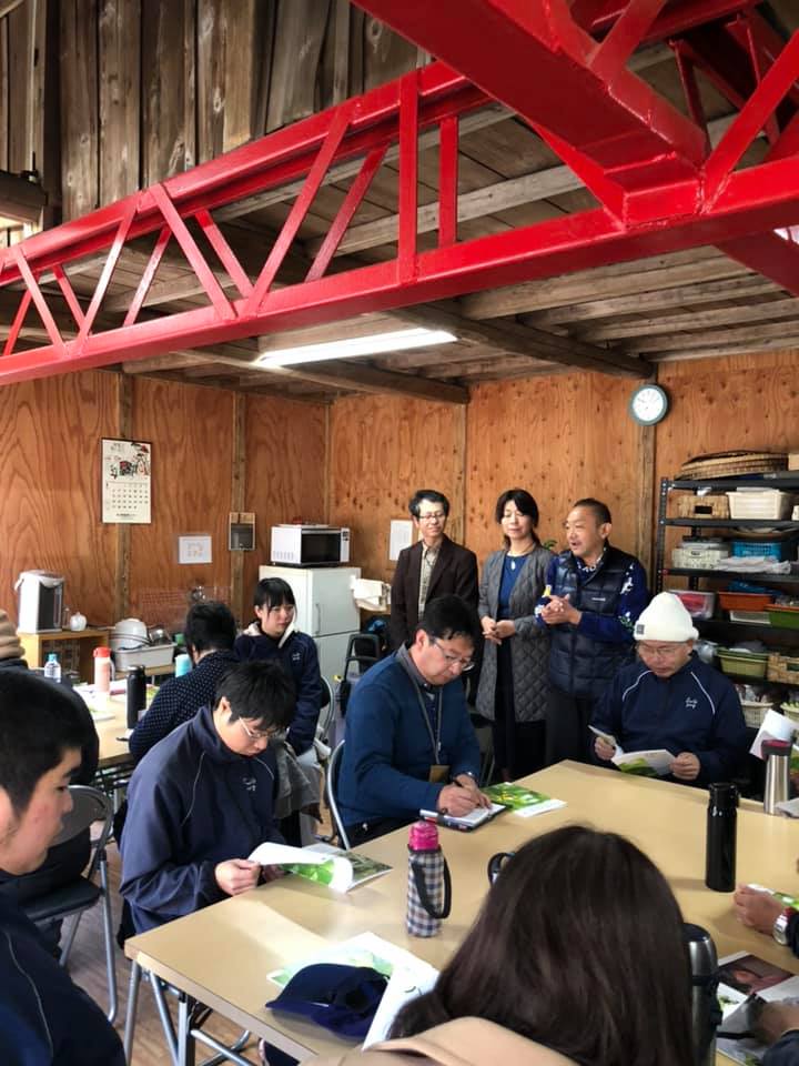 社団法人トウヨウミツバチ協会 本日は富士市のスマイルベリーのスタッフ利用者さんに向けてミツバチのお話をしてきました Facebook