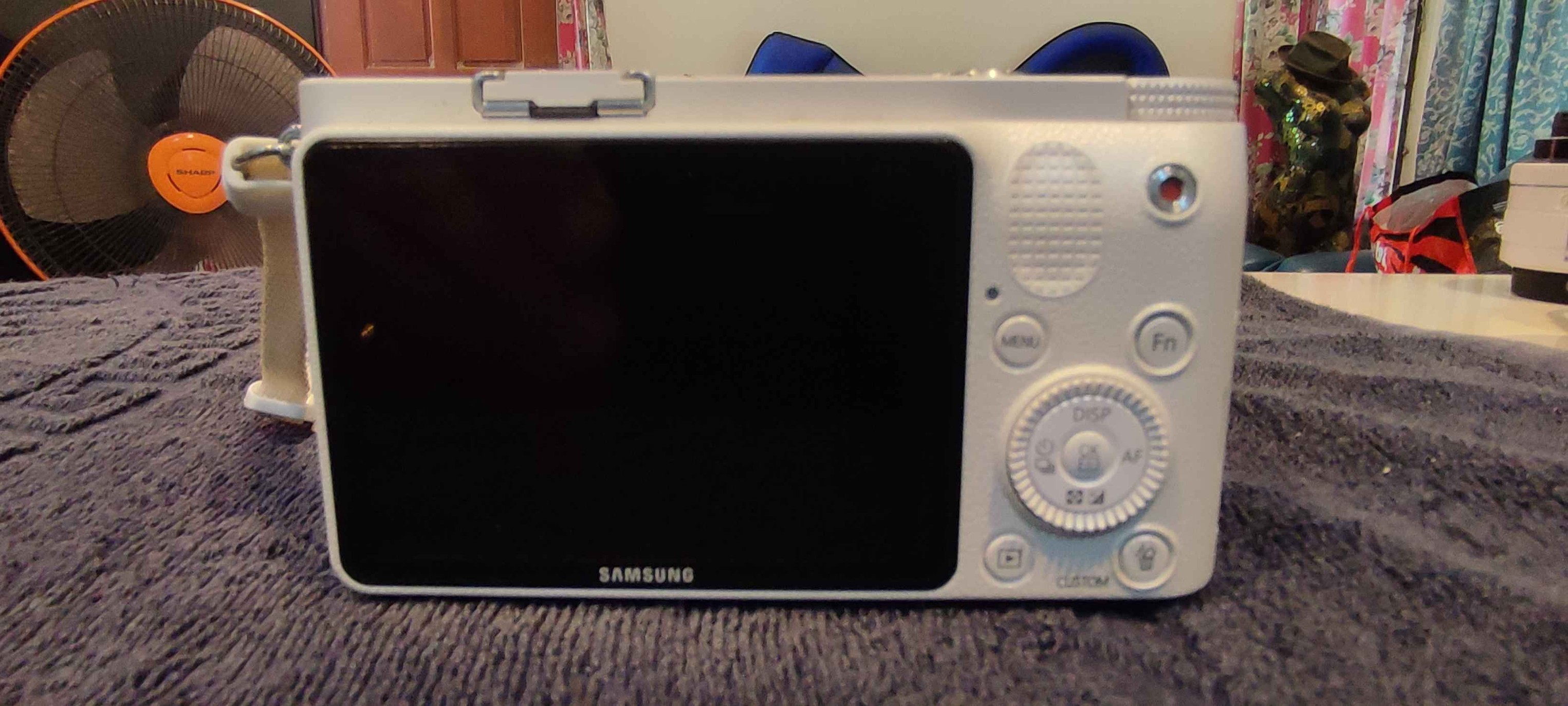 📸 Samsung NX1100 Camera Set with Accessories – Top Condition