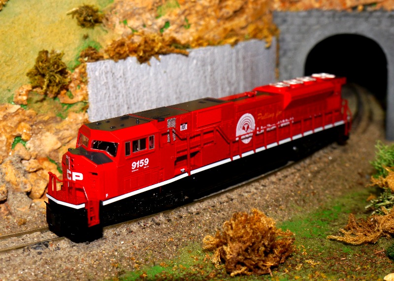 Kato CP SD90/43MAC N scale locomotive review