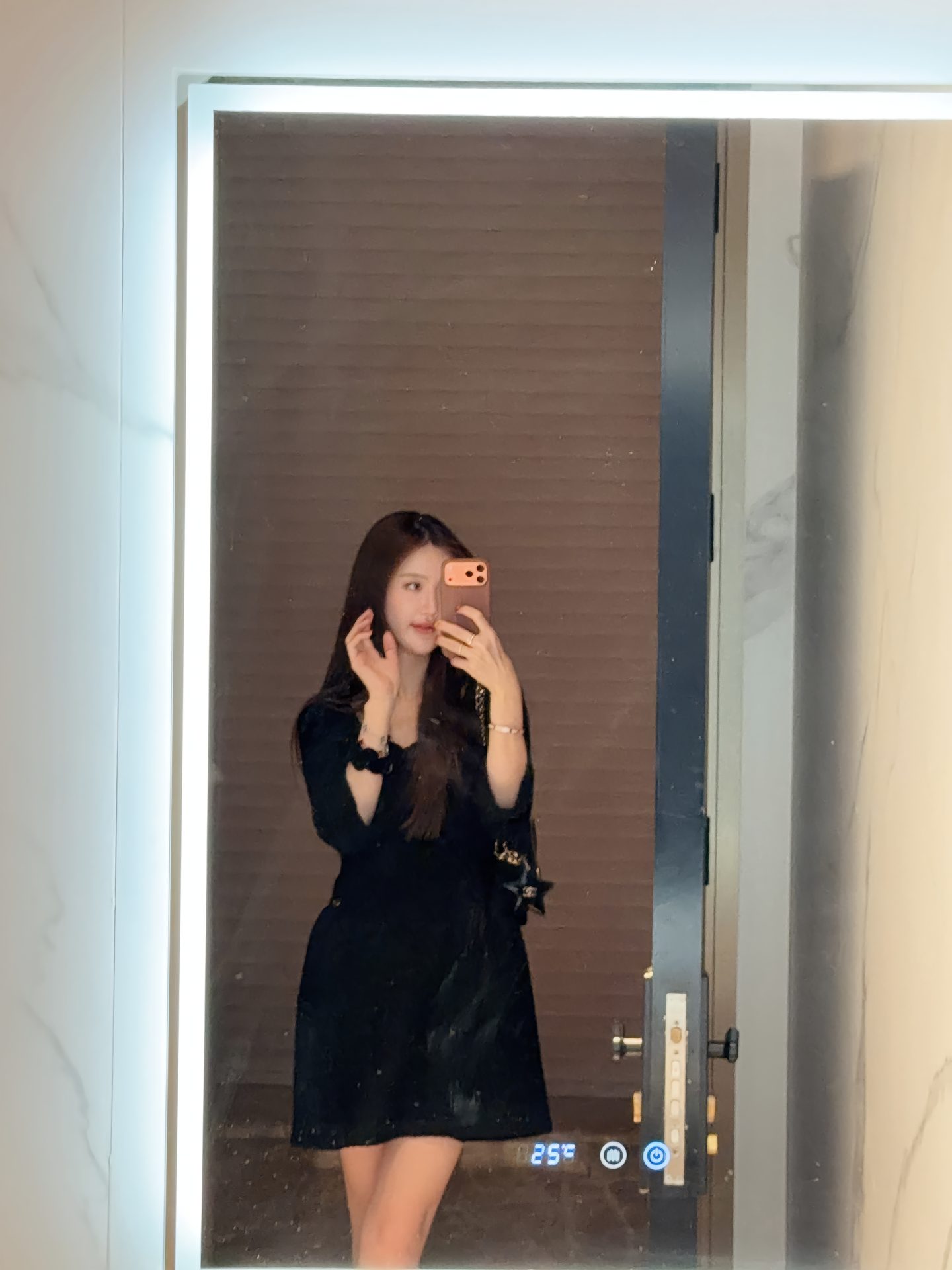 黄允薇 - 🆓我太可爱了,连蚊子都要吸一口,你要不要试试 | Facebook