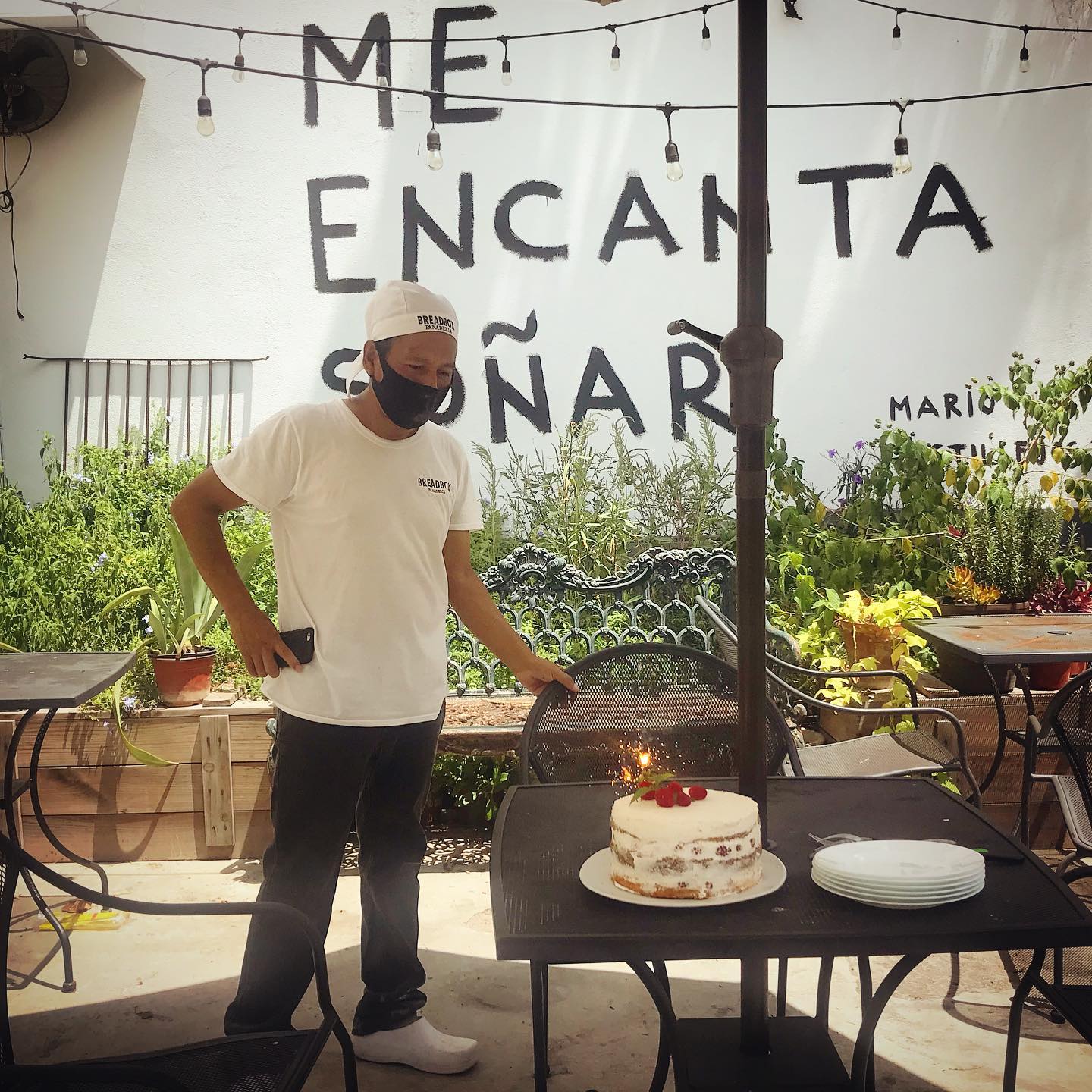 Breadbox - Agradecidos celebramos un año más de vida de...