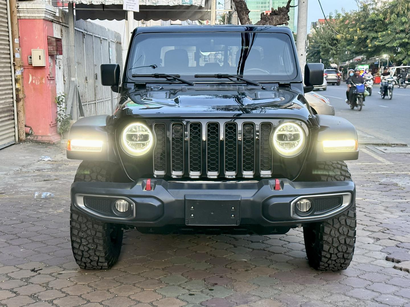 NKH Auto shop លក់-ទិញ និង បង់រំលស់ឡានគ្រប់ប្រភេទ