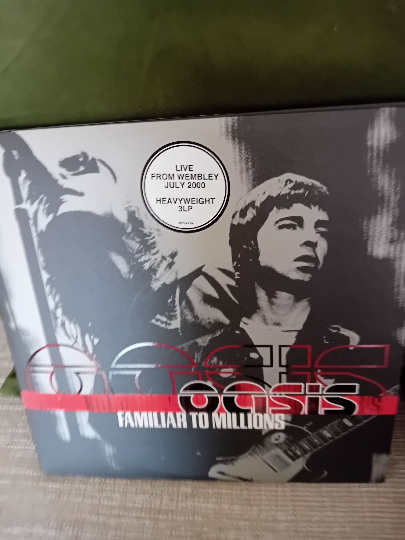 Oasis live album Familiar to Millions