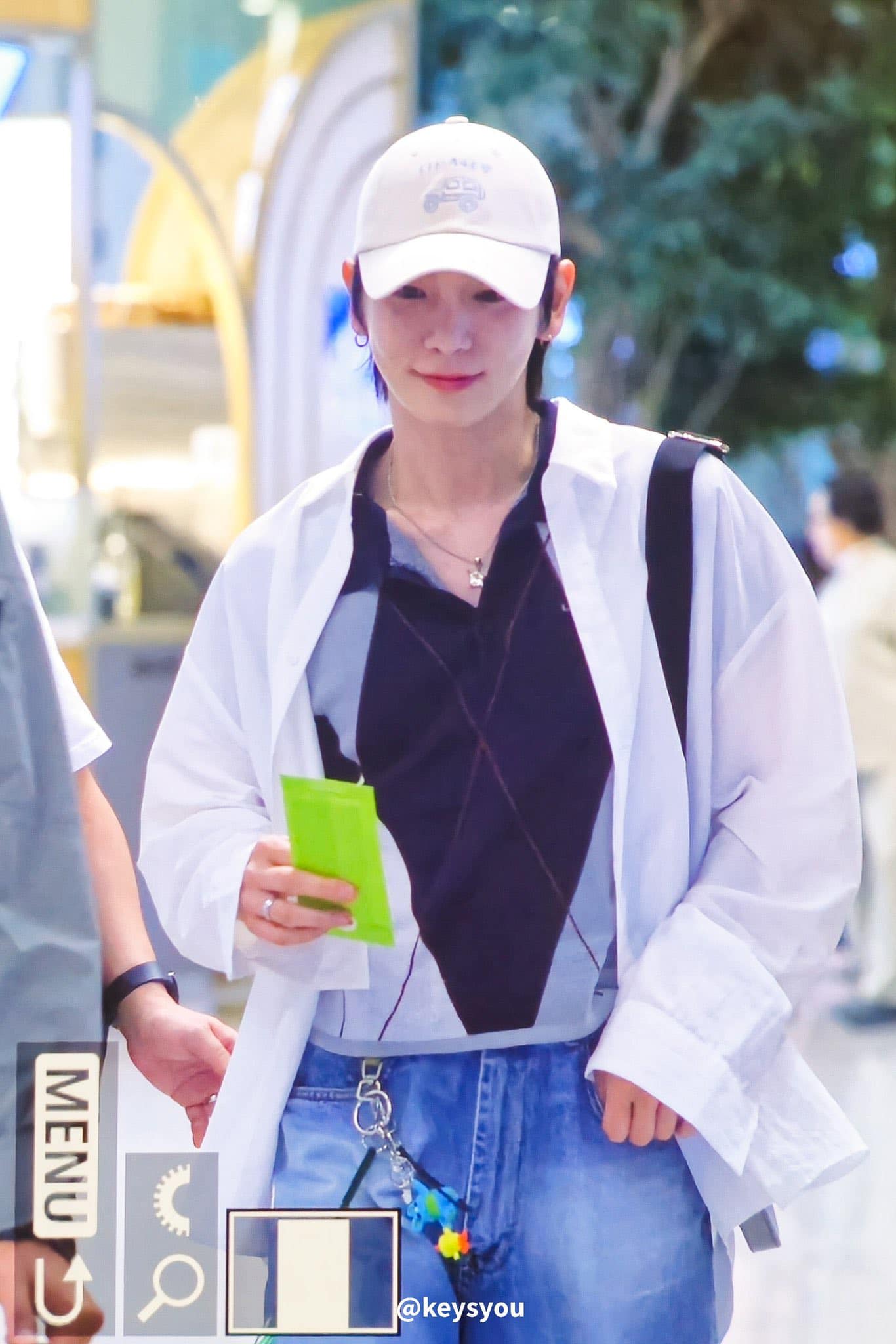 Key keeps Taemin close while traveling