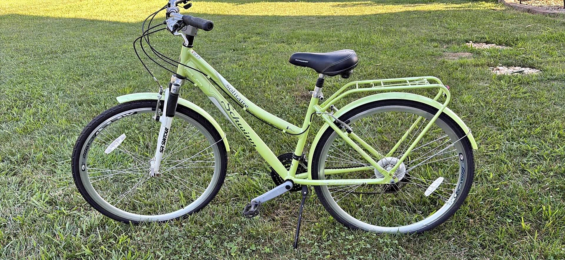 schwinn solitaire bicycle Discover Adult Hybrid Bike for Men and Women, 700c Wheels, 21-Speeds, 19-Inch Aluminum Step-Over Frame, Front and Rear Fenders, Rear Cargo Rack, Black : Hybrid Bicycles : Sports & Lead the way on the 700c Mens Trailway by Schwinn Schwinn Solitaire - Bicycles -