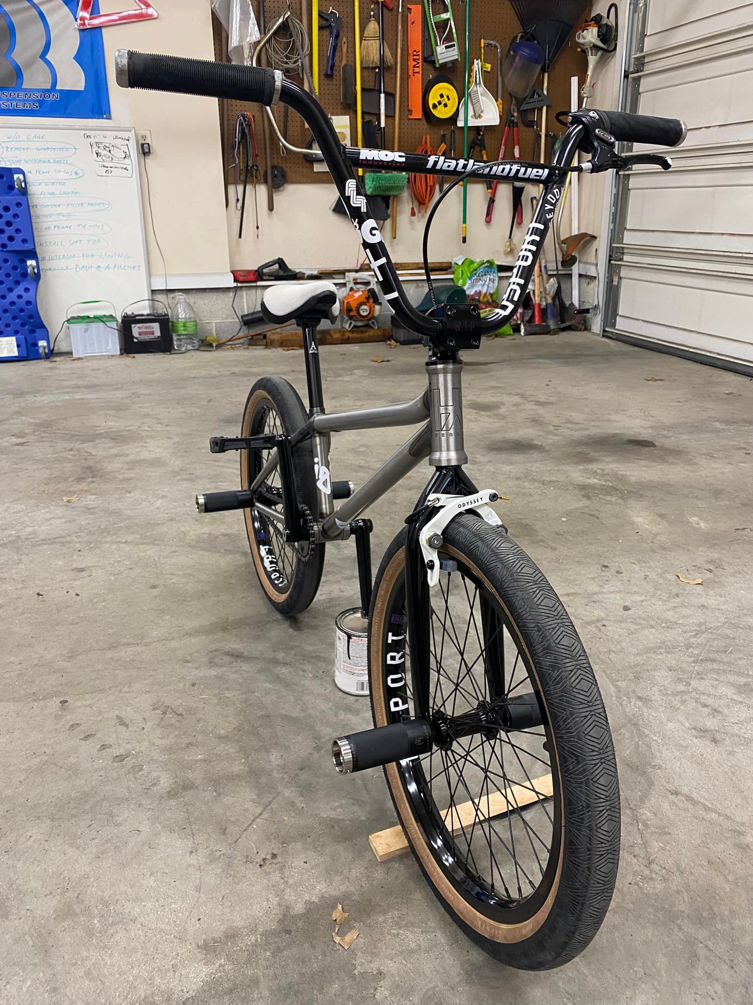 😼 3 different setups on the RUFFNECK pegs. The hollow Ti Flat