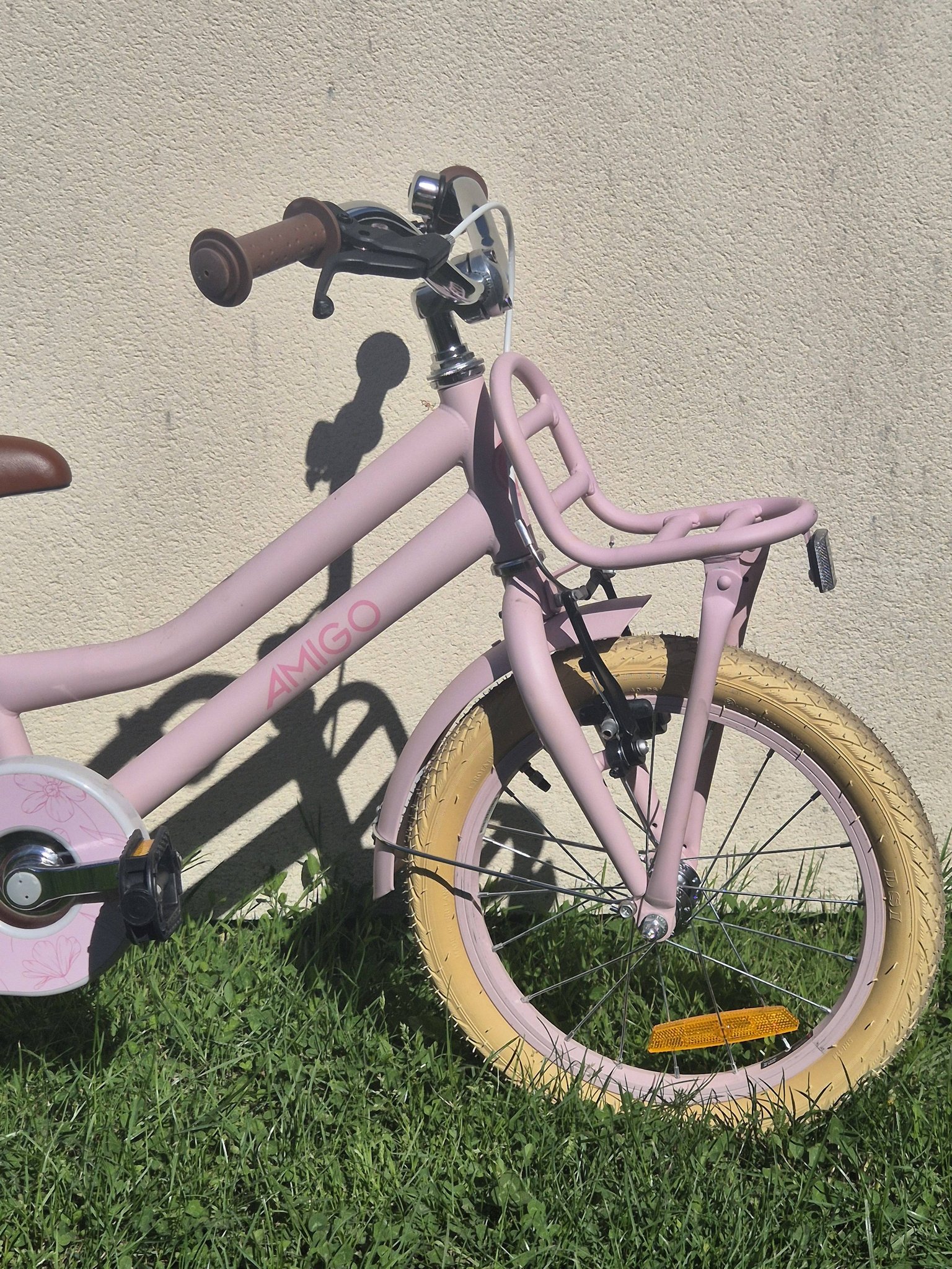 Vélo pour fille 14 pouces AMIGO Bella avec frein à main, guidon
