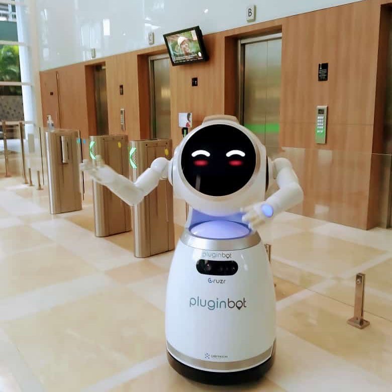 Pluginbot - Cruzr é um robô humanoide interativo que conta...