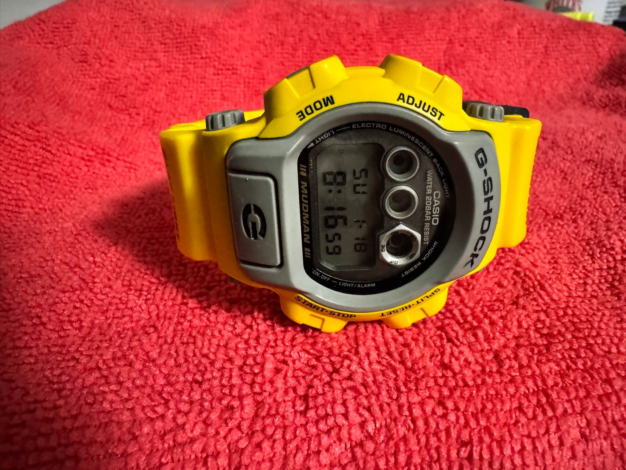 New old stock Casio G-Shock DW-8400Y-9T found