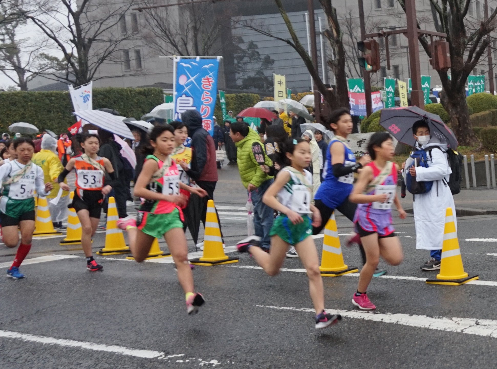 名張市役所 秘書広報室 第13回美し国三重市町対抗駅伝が2月16日 日 に行われました 名張市代表チームは 市の部で10位 総合で16位という結果でした 悪天候の中で奮闘していただいた選手の皆さん 本当にお疲れさまでした Facebook